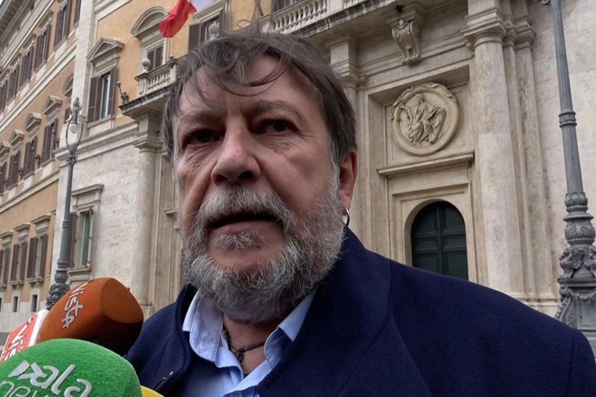 I Casarini boys stavolta provano a farsi soccorrere dal pontefice