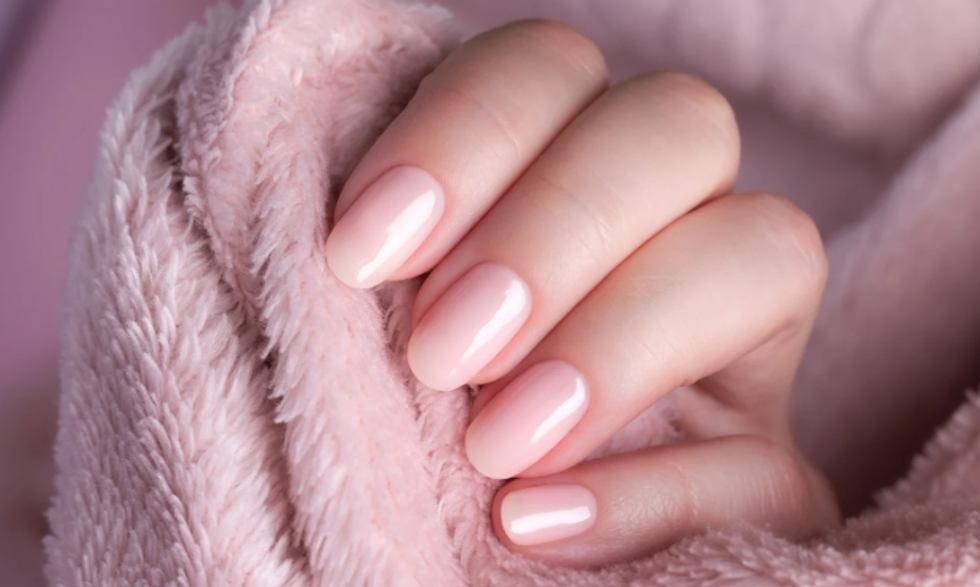 nails, short nails, pricess nails, woman's fashion, manicure