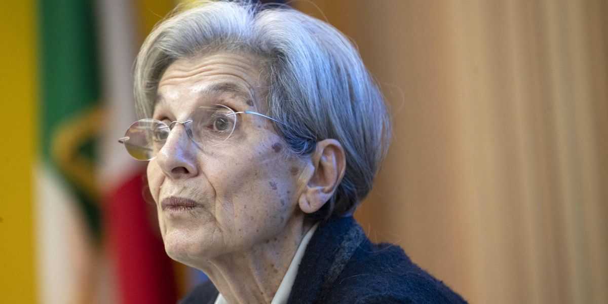 Chi ha distrutto i ragazzi adesso dà lezioni Chi ha distrutto i ragazzi adesso dà lezioni