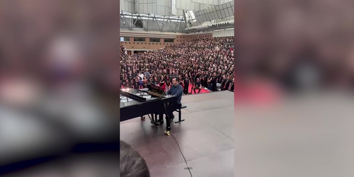 L’esercito disarmato di Riccardo Muti è un immenso coro che canta la pace L’esercito disarmato di Riccardo Muti è un immenso coro che canta la pace