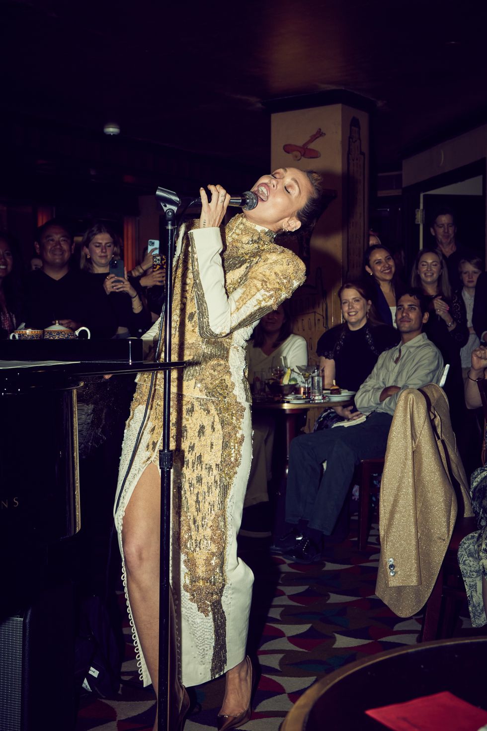 Inside Miley Cyrus' Surprise Performance in NYC PAPER Magazine(02)