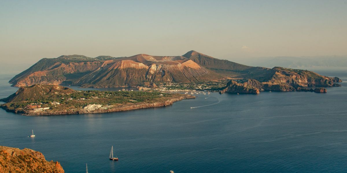 Sicilia fuori stagione: alla ricerca del silenzio tra i vulcani minori Sicilia fuori stagione: alla ricerca del silenzio tra i vulcani minori