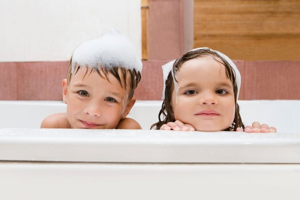 kids, bathtub, bathing, cleanliness how often should you bathe your children