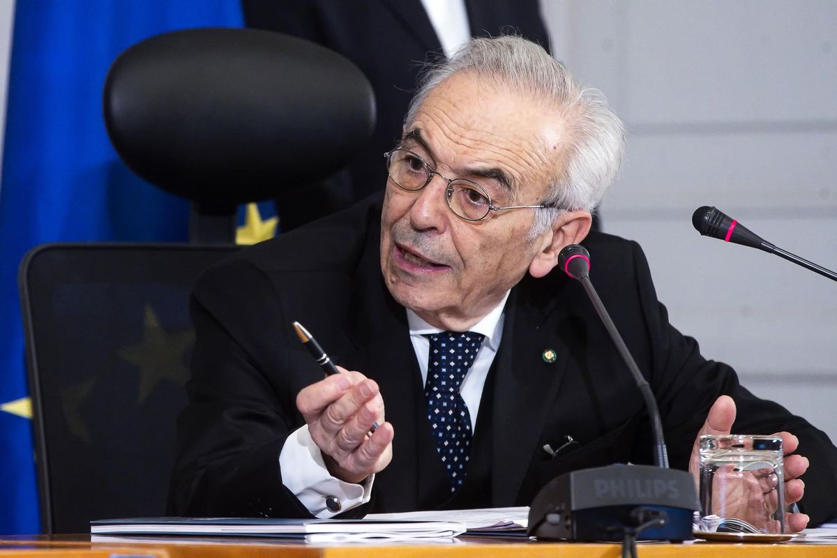 Completato il distacco tra diritto e realtà Completato il distacco tra diritto e realtà