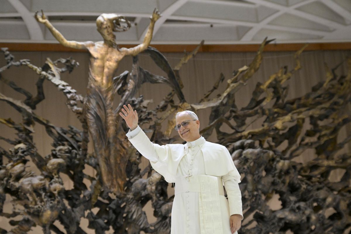 Leone nomina Sarah inviato speciale e spedisce Tagle sul lago di Albano