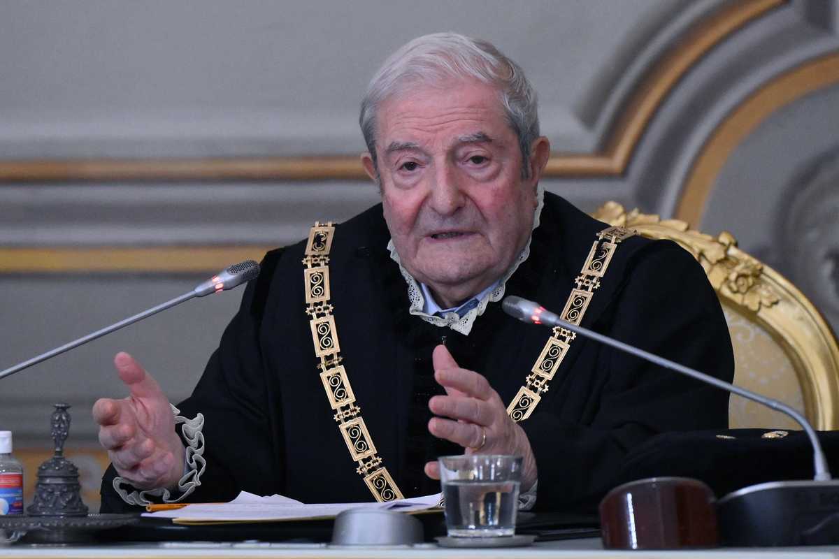 La Consulta insiste col diritto creativo: si può «adattare» ciò che dice la Carta