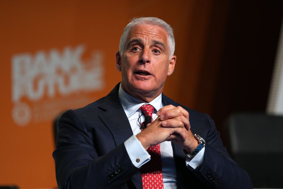 Unicredit tira dritto. Ma alla larga dal Leone