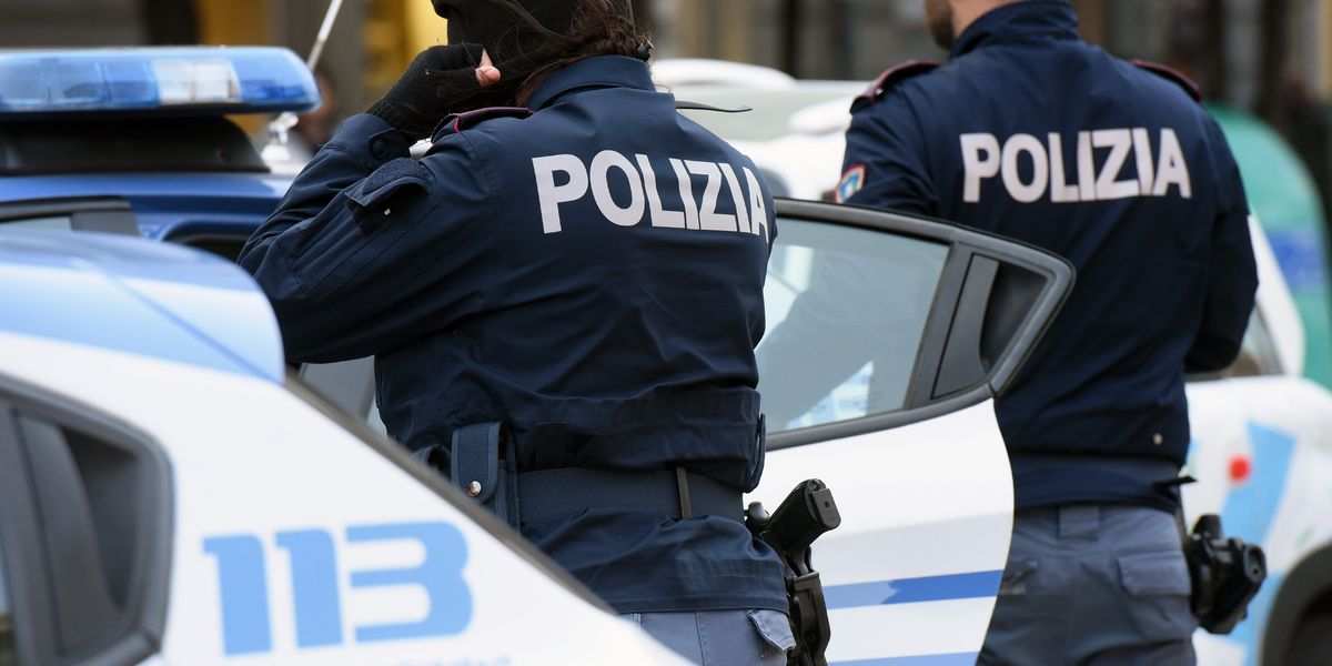 l europa ci riprova agenti razzisti meloni furente parole vergognose