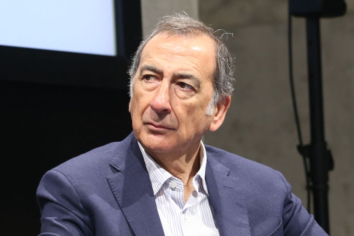Sala rinnega sé stesso e spreme i costruttori