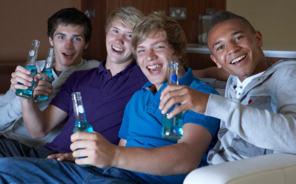 teens, alcohol, teens and beer, underage drinking, alcoholism study, alcohol use disorder