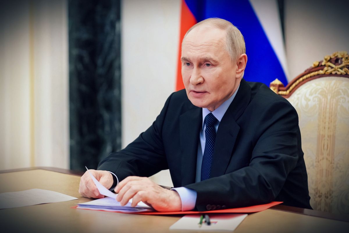 Dopo gli smacchi, Putin è furibondo. Telefonata col Papa e con The Donald