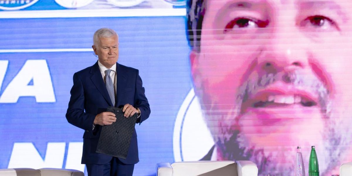 Ponte sullo stretto, Salvini: «L’obiettivo è partire con i cantieri entro questa estate» Ponte sullo stretto, Salvini: «L’obiettivo è partire con i cantieri entro questa estate»