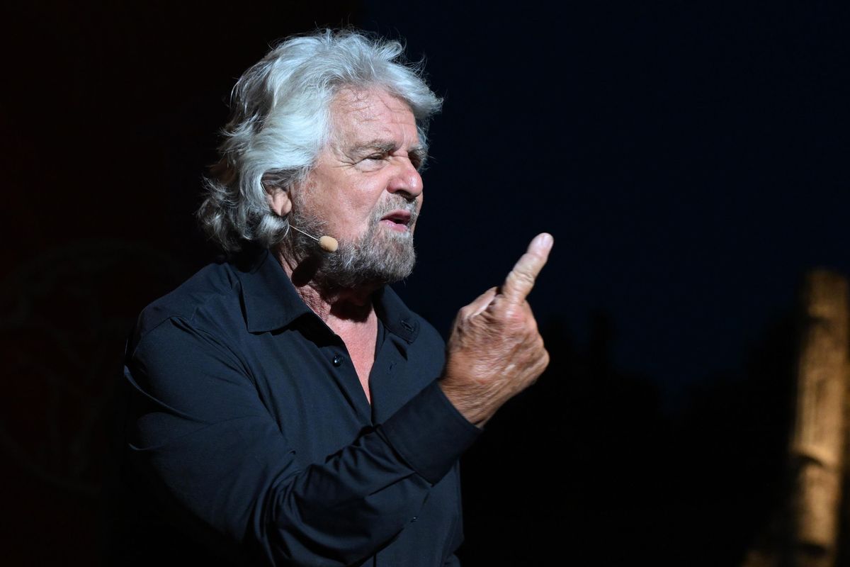 Grillo punta alla riconquista del M5s: «Azione legale per nome e simbolo»