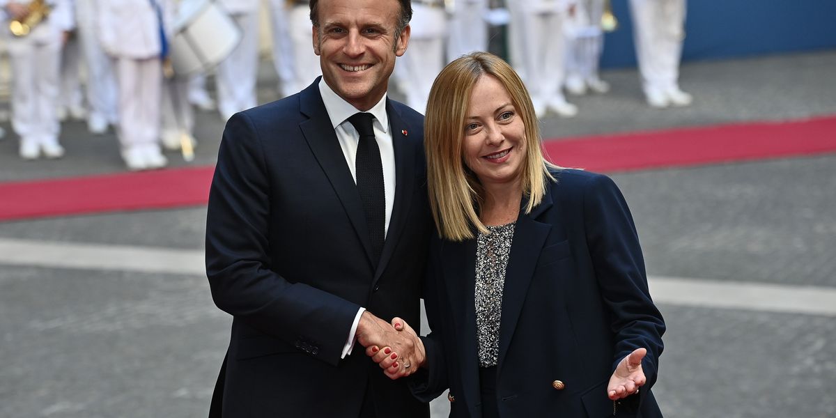 almeno l essenziale meloni e macron cercano una quadra