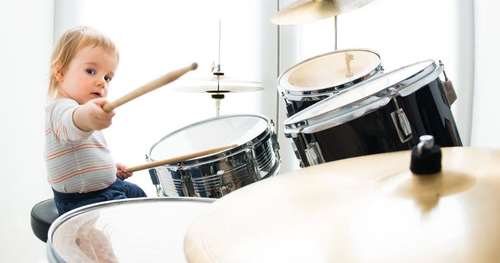 Toddler who can barely talk drums and sings 'Pocketful of Sunshine' with stunning precision