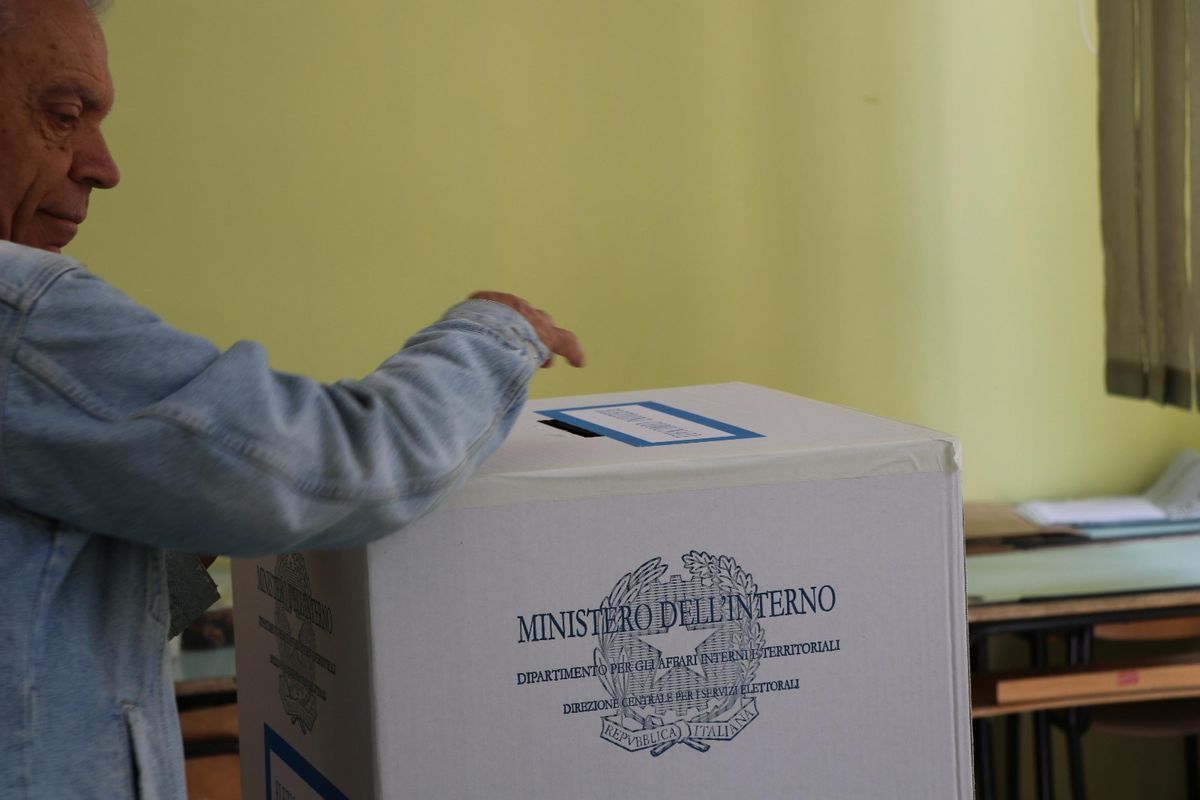 Alle urne si decidono pure i sindaci. Ballottaggi a Taranto e Matera