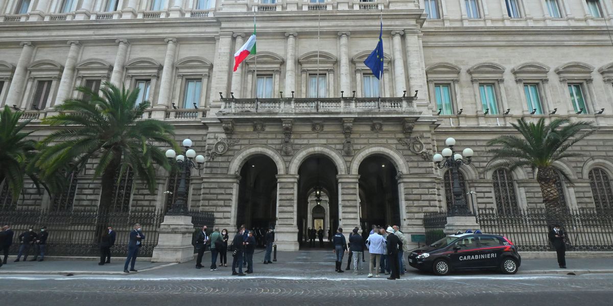 Gli eterni burosauri dei sindacati che tirano le fila dentro Bankitalia