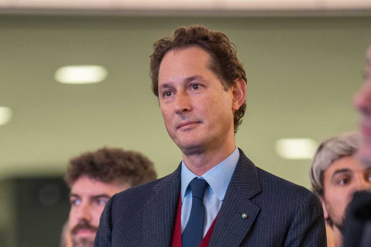 Stellantis sposta la commessa a Parigi e mette a rischio 500 posti in Italia