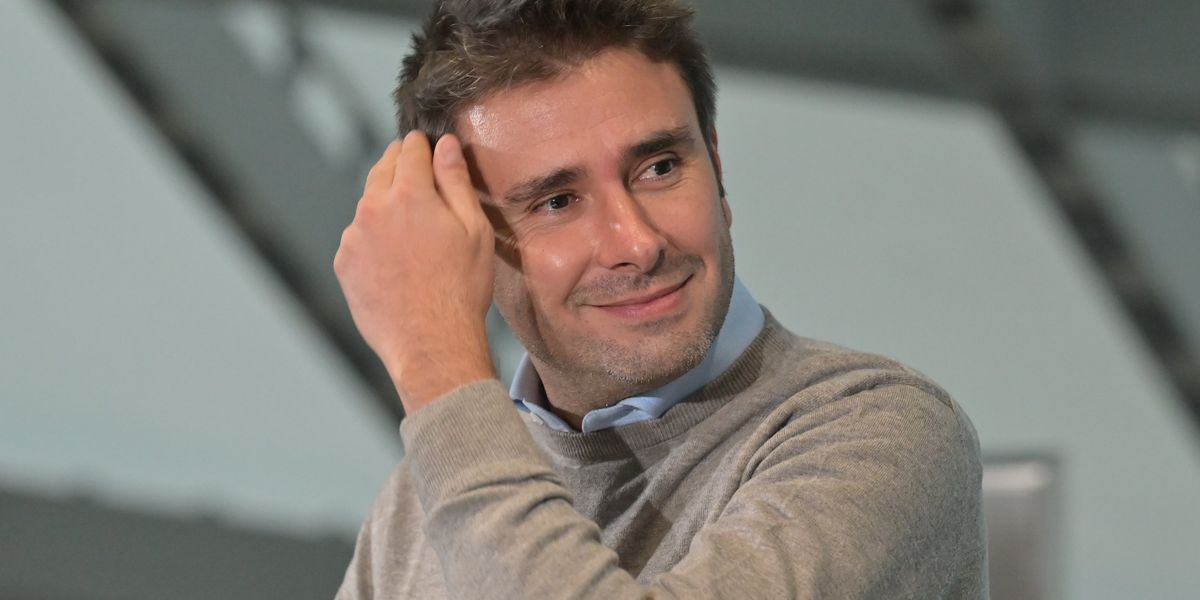 Il re di gaffe e balle, perennemente «contro»