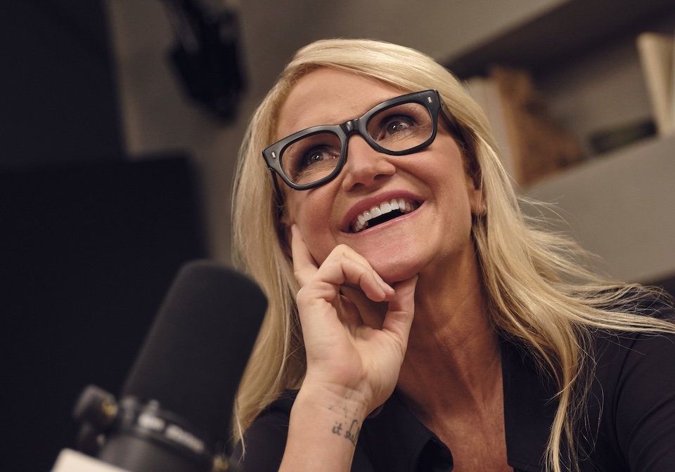 mel robbins, motivation expert, mel robbins podcast, let them theory, microphone