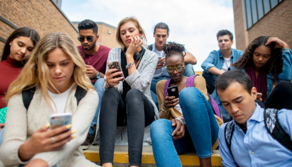 social media, smartphones, social media addiction, teens smart phones, screentime, teens phones
