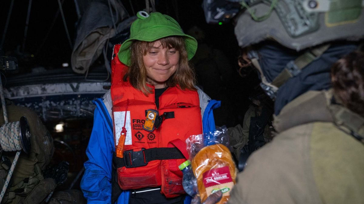 Greta si imbarca per salvare il mondo e avvelena il mare con scorie inquinanti