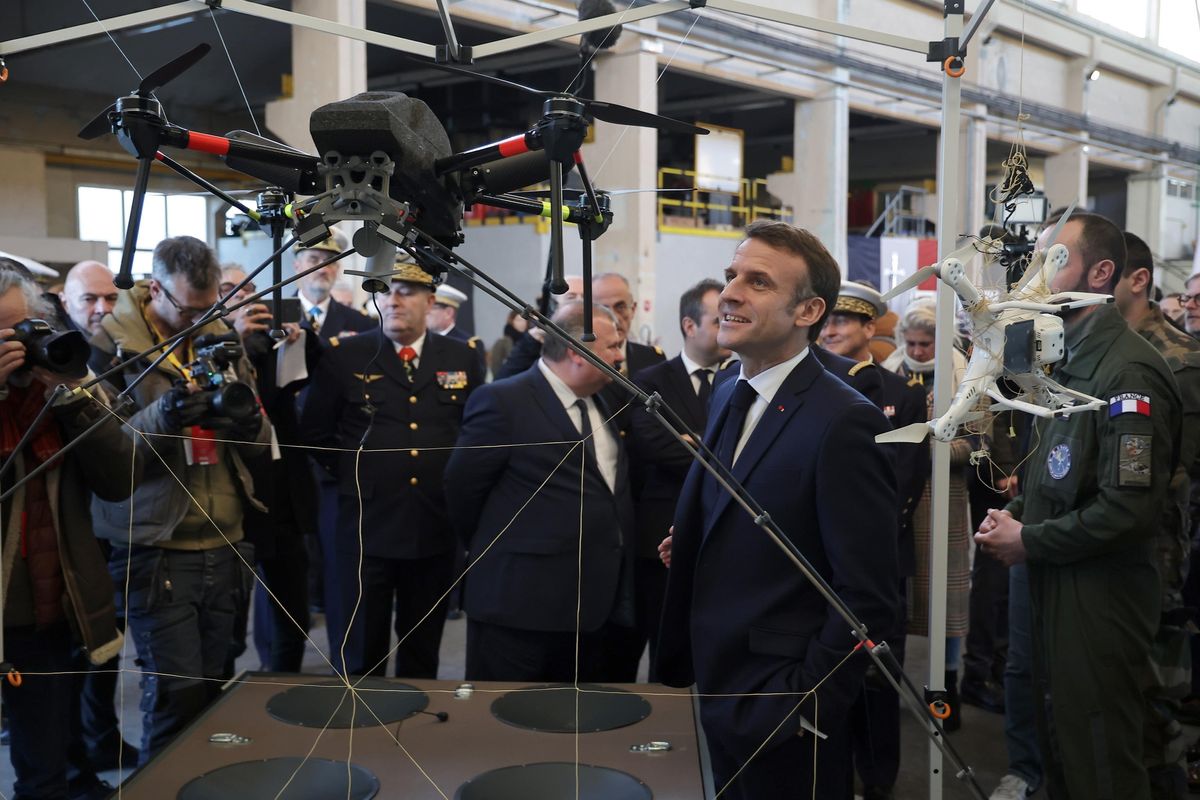 La riconversione bellica di Parigi: Renault produrrà droni per l’Ucraina