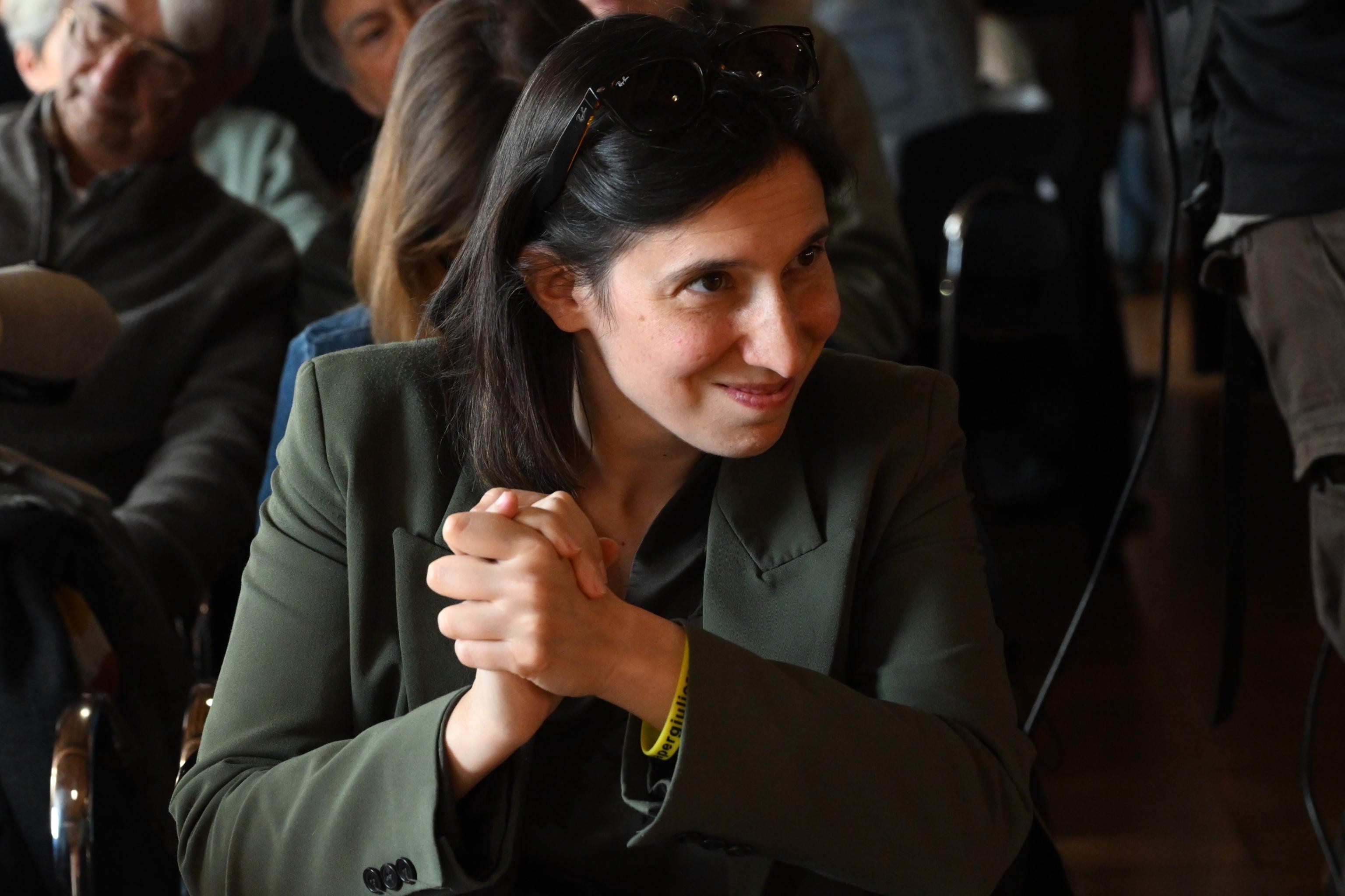 Autogol Schlein: per Meloni 2 italiani su 3