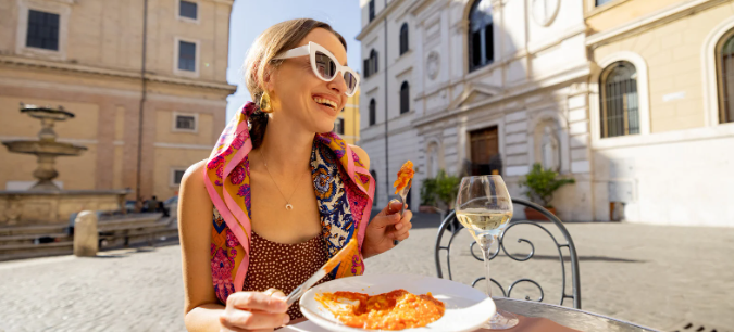 american food, italian food, american tourist, italian pizza, wine, big sunglasses
