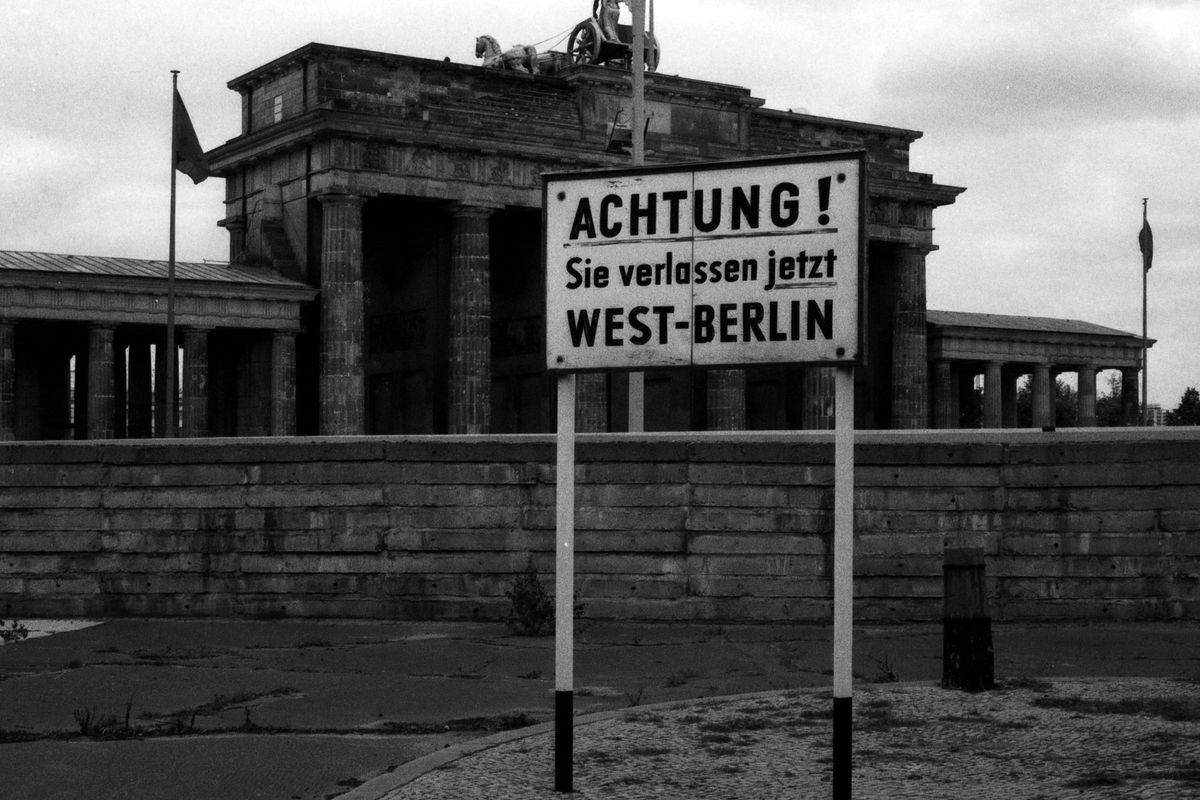 Bimbi «dissidenti» e adozioni forzate. Così la Ddr costruiva i suoi cittadini