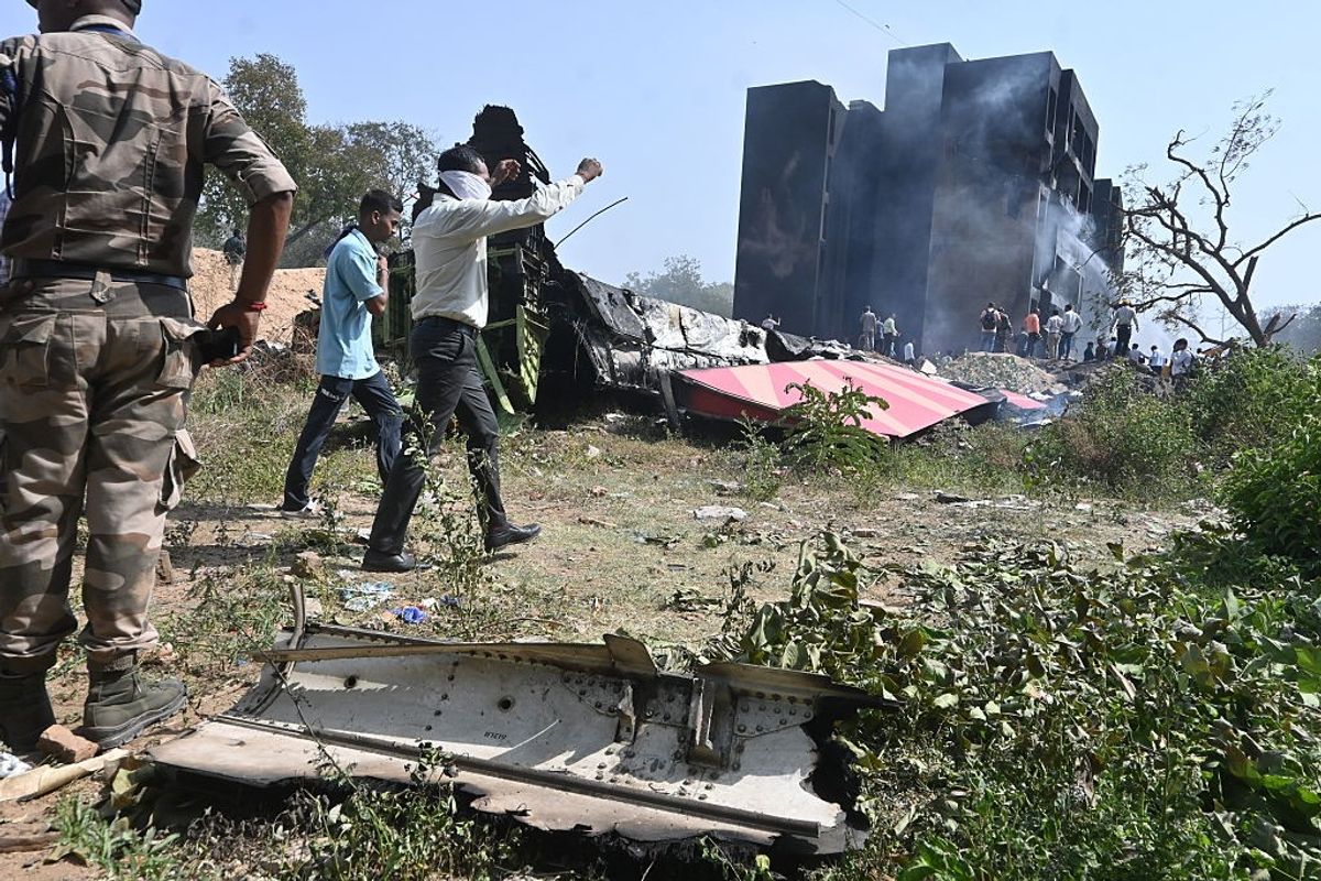 Boeing Jet Crashes Weeks After 'Sweetheart Deal' With Trump DOJ ...