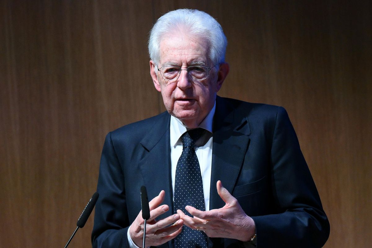 Il pensatoio di Monti: «O le armi o le tasse»