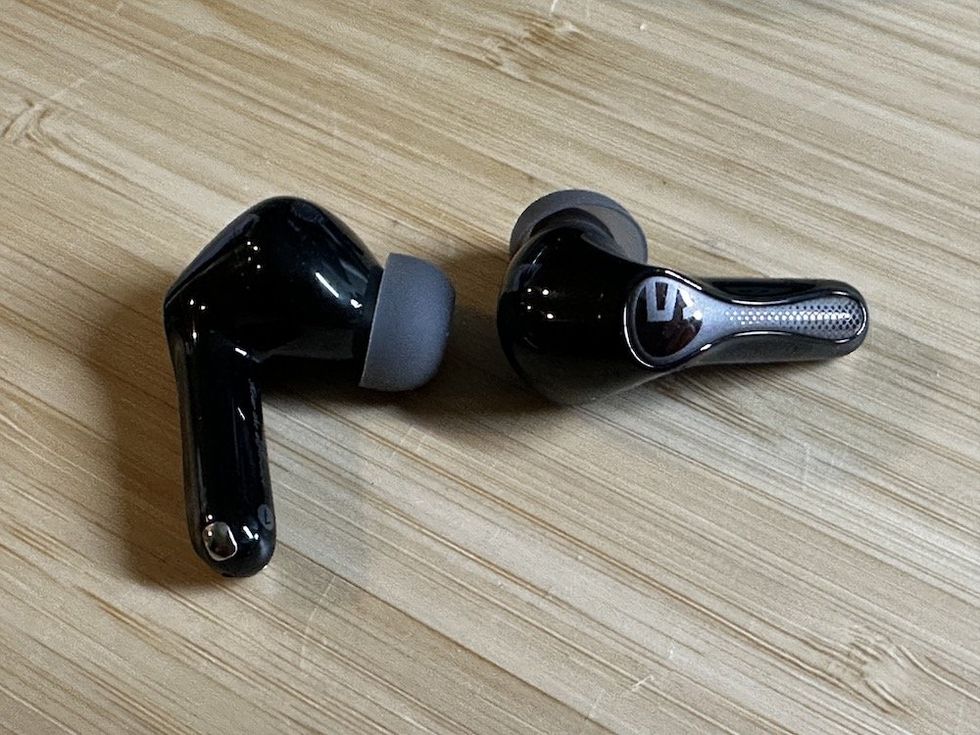 Photo of SOUNDPEATS Air5 Pro earbuds
