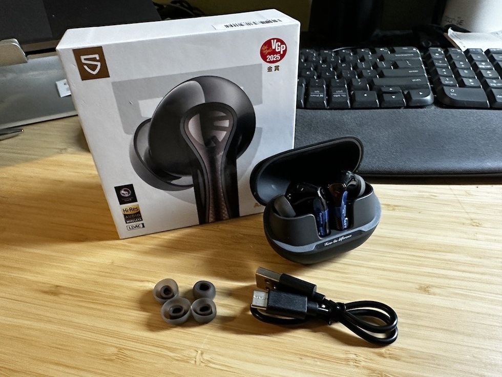 photo of SOUNDPEATS Air5 Pro. unboxed