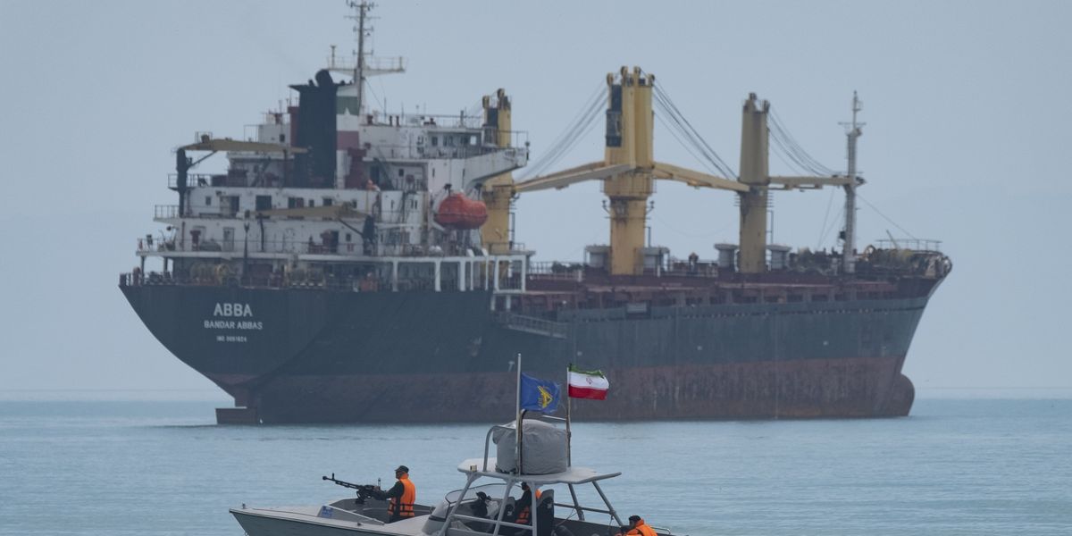 Iran pronto a chiudere lo Stretto di Hormuz Iran pronto a chiudere lo Stretto di Hormuz