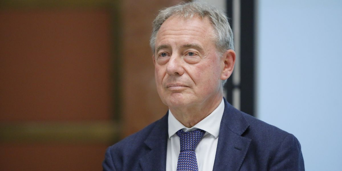 Sorpresona: levi l’euroburocrazia e le aziende tornano a investire Sorpresona: levi l’euroburocrazia e le aziende tornano a investire