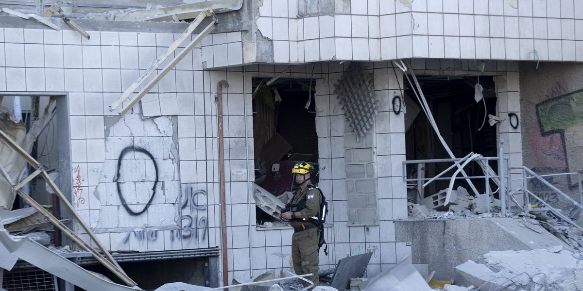 I missili bucano le difese di Israele. L’esercito: «Sarà una guerra lunga» I missili bucano le difese di Israele. L’esercito: «Sarà una guerra lunga»