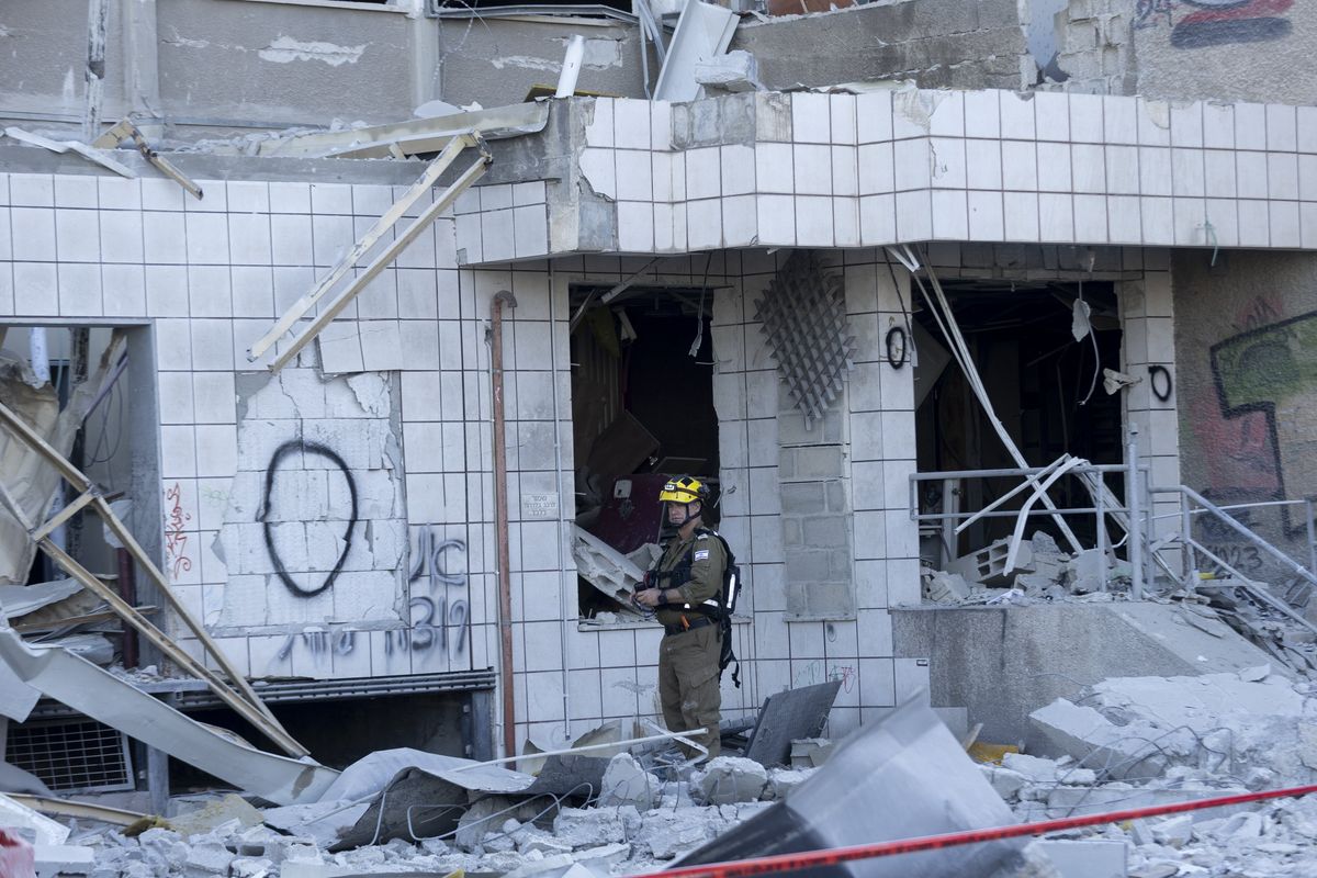 I missili bucano le difese di Israele. L’esercito: «Sarà una guerra lunga»