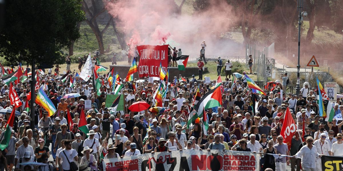 L’opposizione che si sfilaccia in piazza si butta sul boicottaggio anti Israele