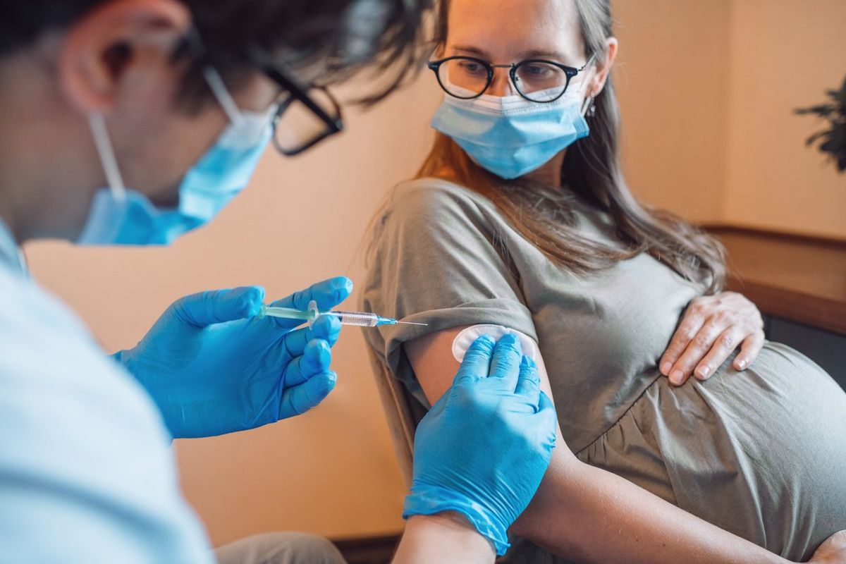 Feti perduti dopo il vaccino Covid. «Coaguli e lesioni alla placenta»