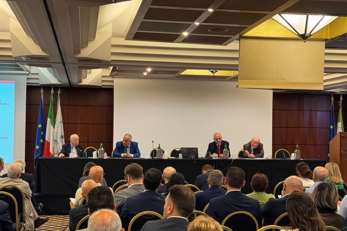 Sindaci contro la burocrazia: «Norme troppo complesse, servono riforme»