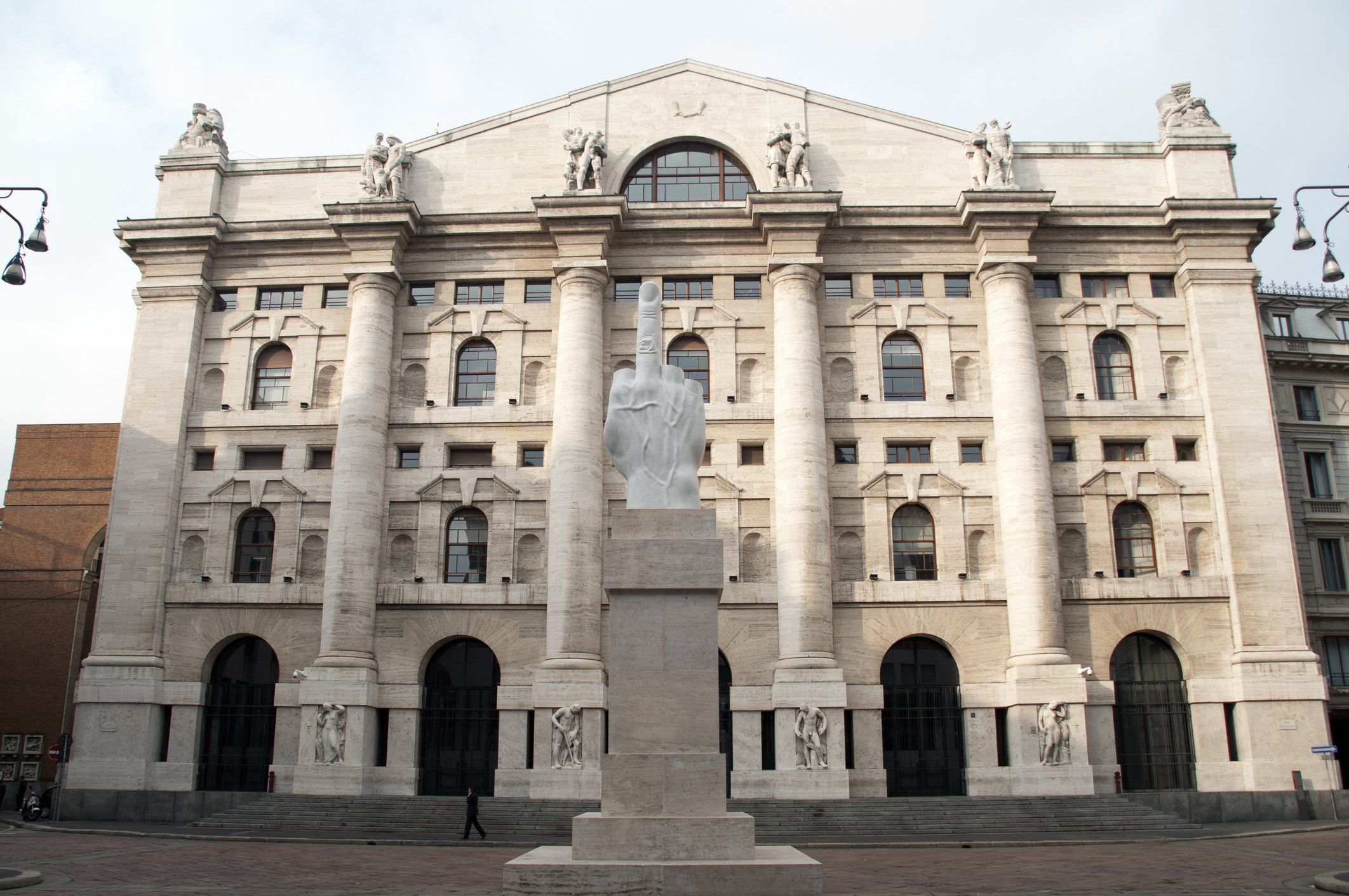 Dopo l'Iran niente panico in Borsa. Crolla il petrolio, tiene l'oro