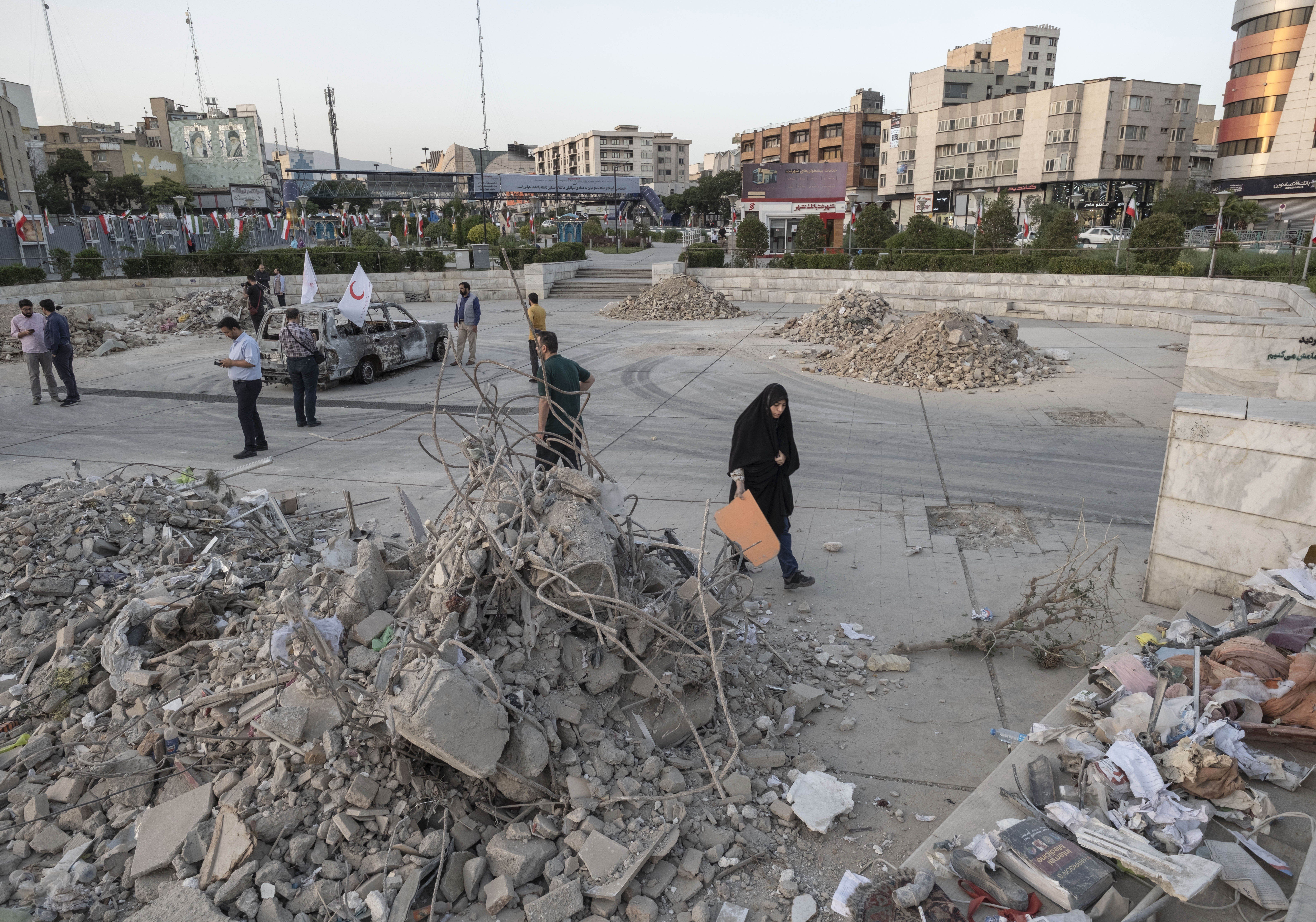 Israele prova a demolire i simboli del potere iraniano: pasdaran e carcere di Evin