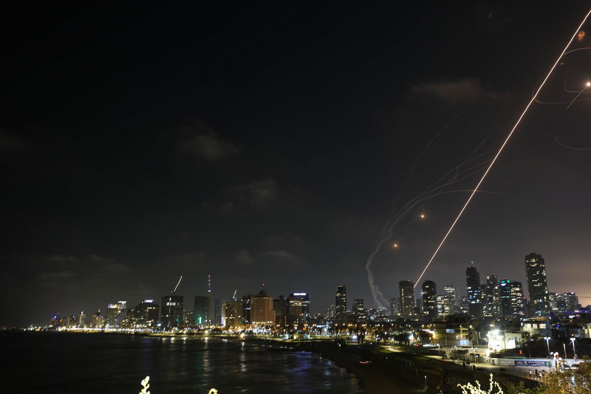 I Pasdaran aprono «le porte degli inferi». E sul Paese nemico piovono 150 missili