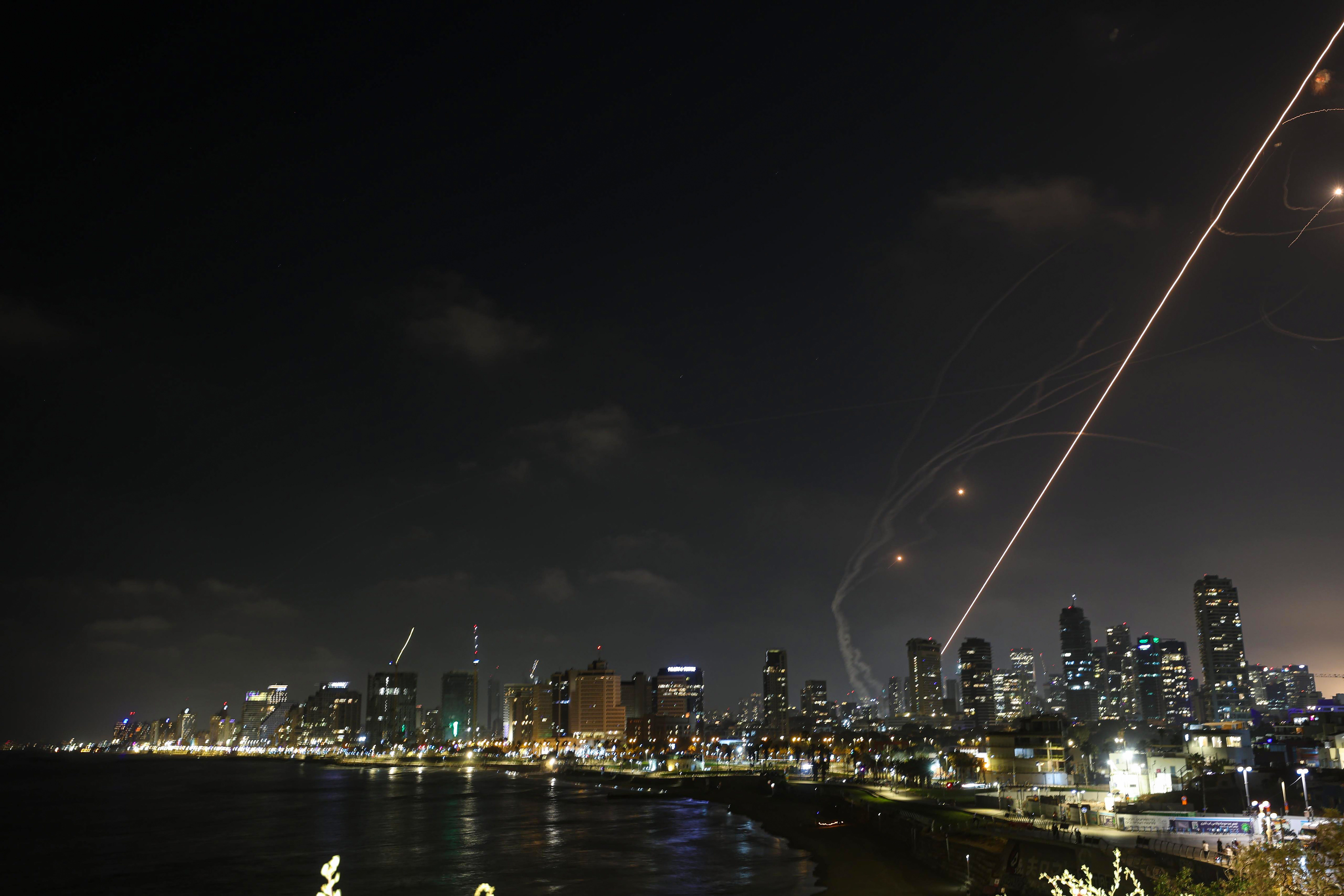 I Pasdaran aprono «le porte degli inferi». E sul Paese nemico piovono 150 missili