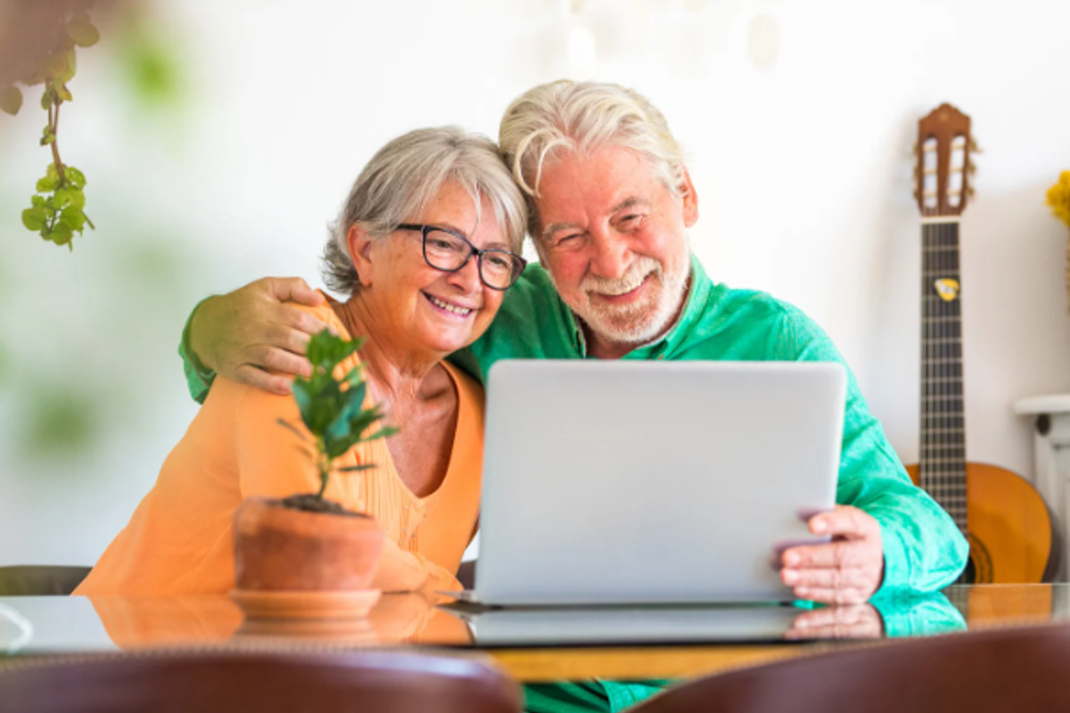 baby boomers, boomer grandparents, grandparents facebook, boomers laptops