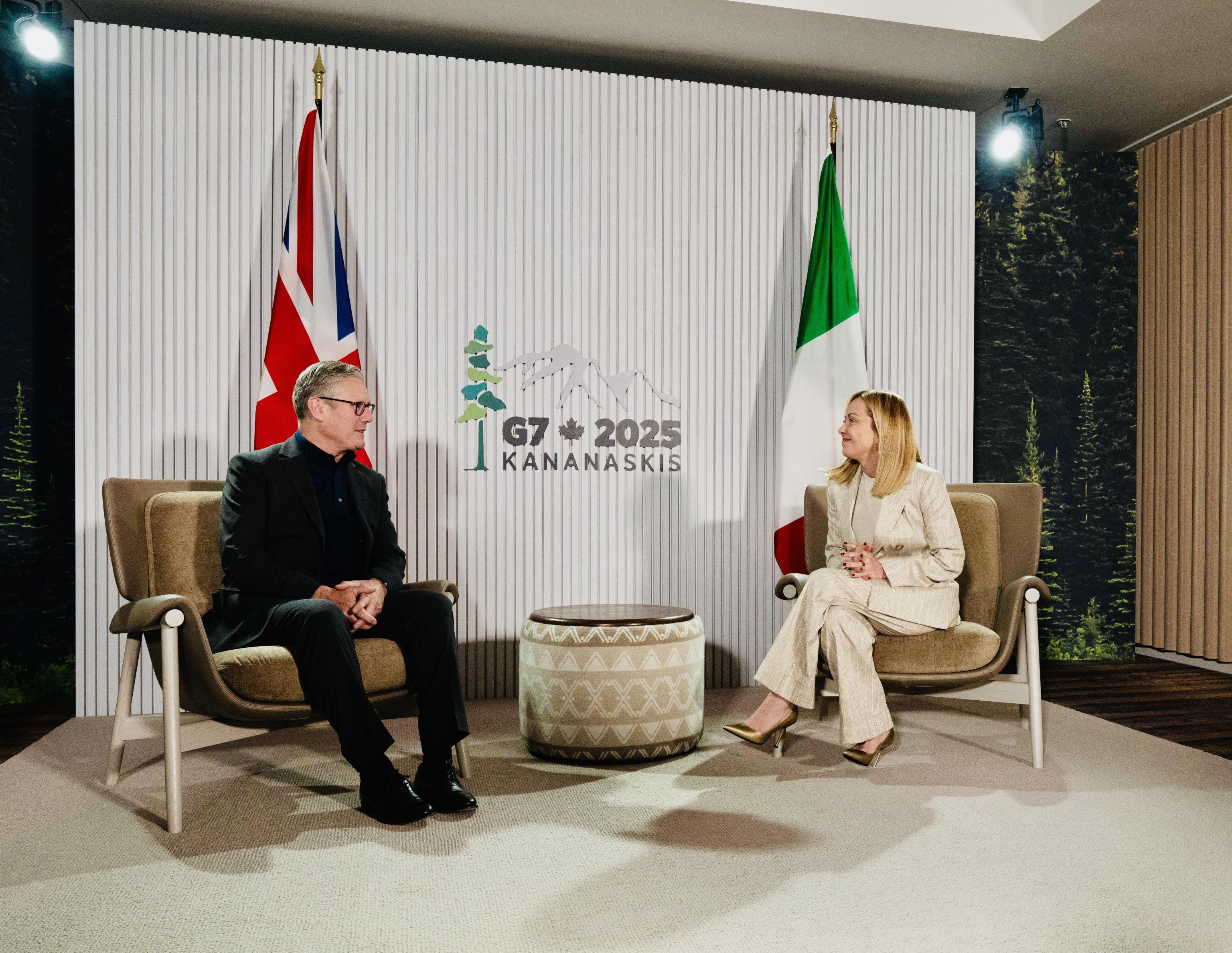 Meloni vede Starmer: discussione su Medio Oriente e Ucraina