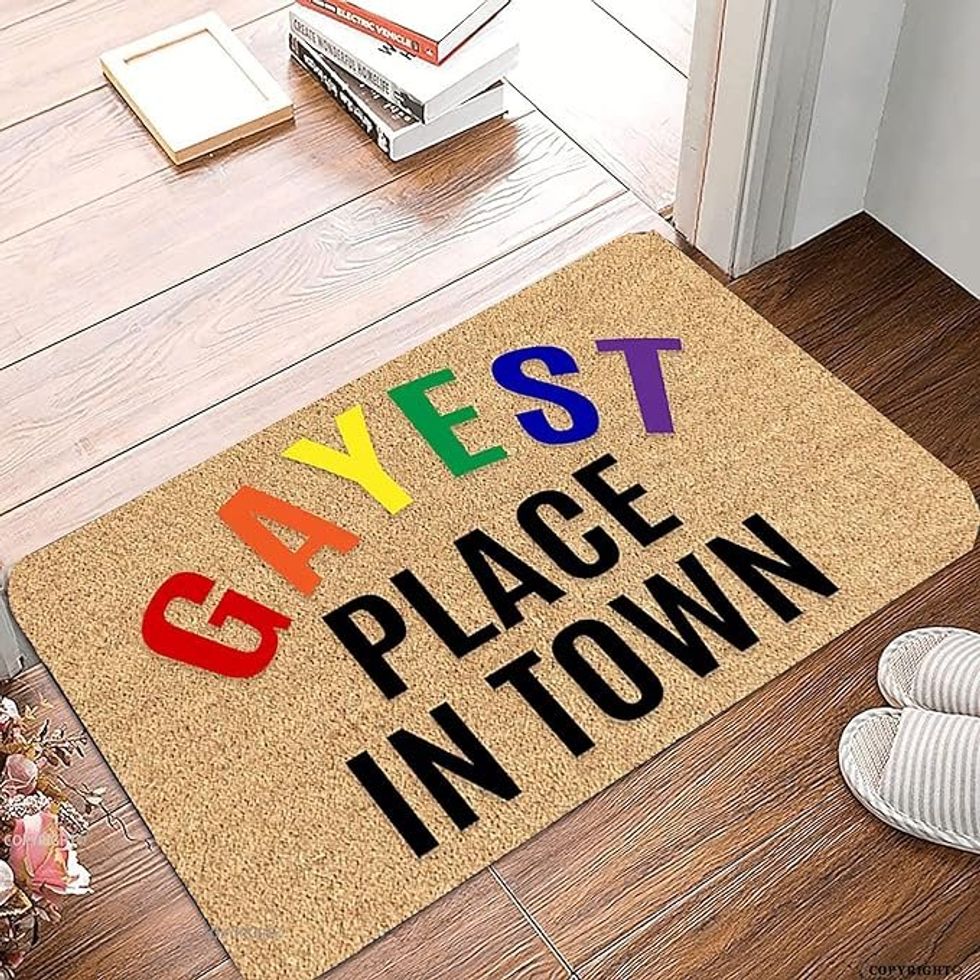 Man has the best response after being 'offended' by his neighbor's LGBTQ pride doormat