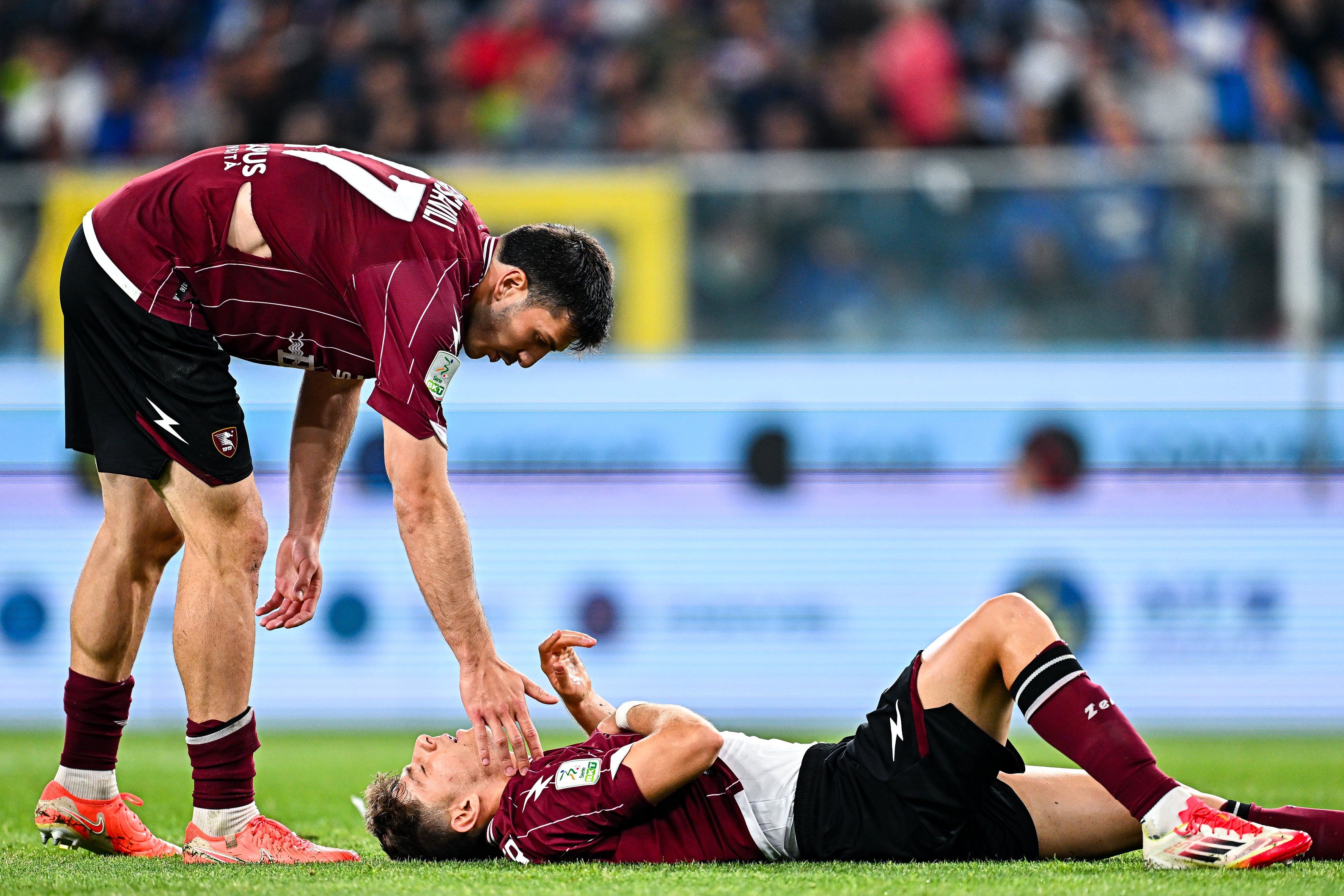 Mezza Salernitana in ospedale: la B è un caos