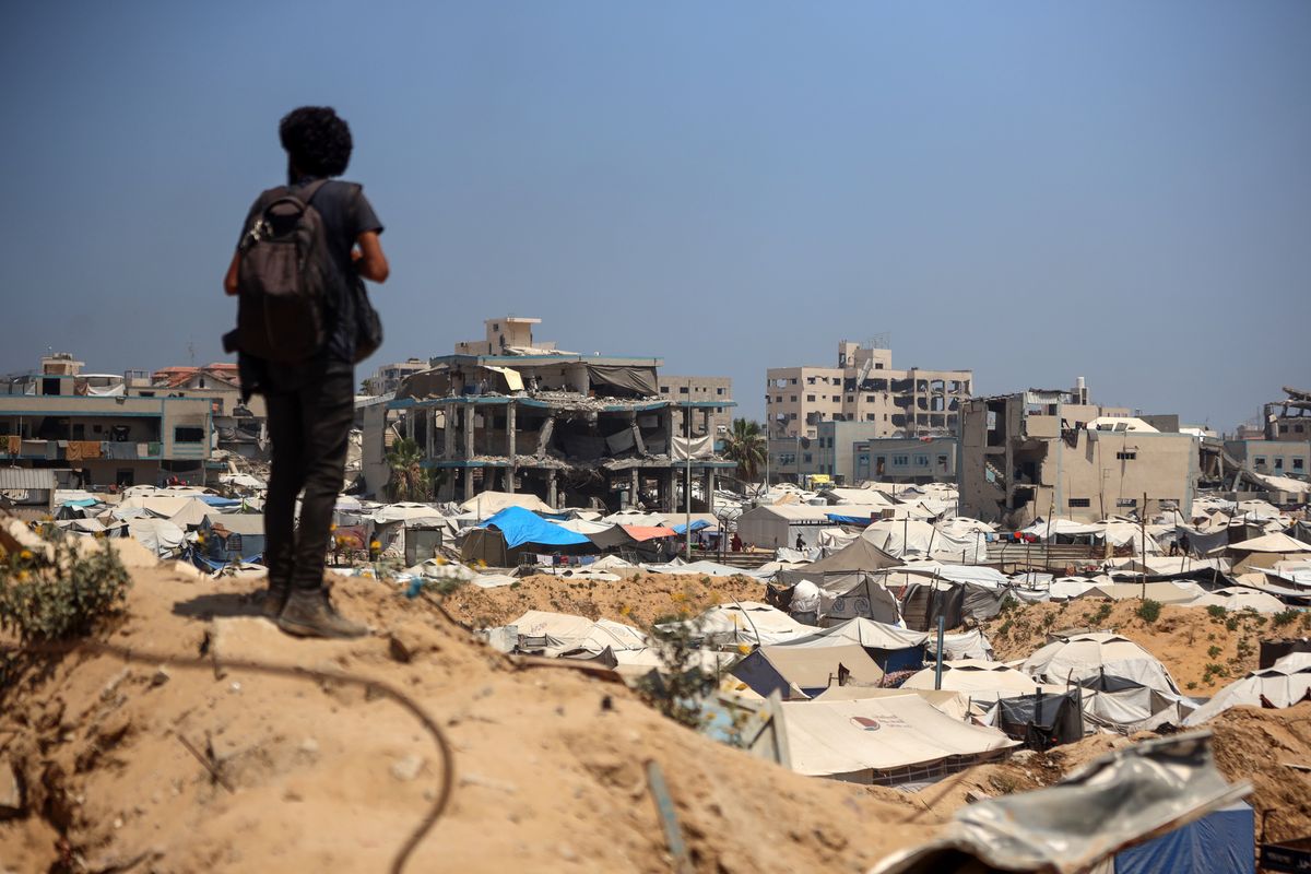 Assuefatti ai crimini dell’umanità accettiamo il male senza fiatare